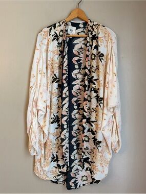 Billabong Kimono Floral Cardigan Wrap Sz S/M Black Cream Beach Fall Summer Boho